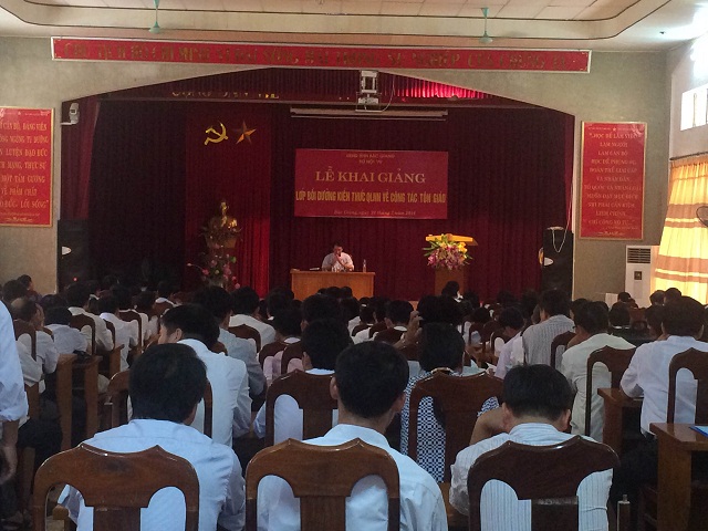 Bac Giang province holds a religious affairs training course 2014 for local officials